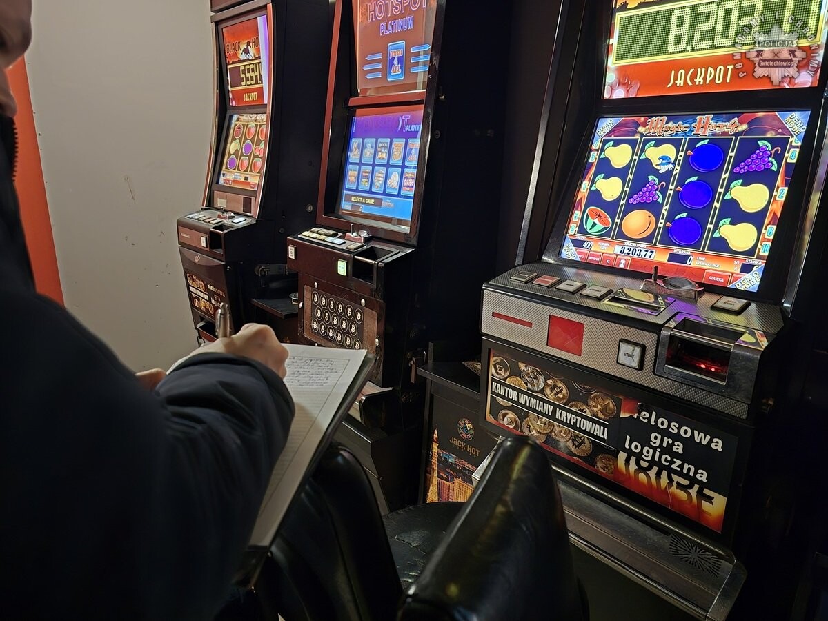 Nielegalne automaty do gier w Świętochłowicach / fot. KMP Świętochłowice