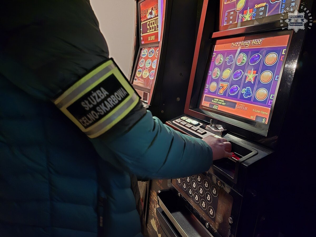 Nielegalne automaty do gier w Świętochłowicach / fot. KMP Świętochłowice