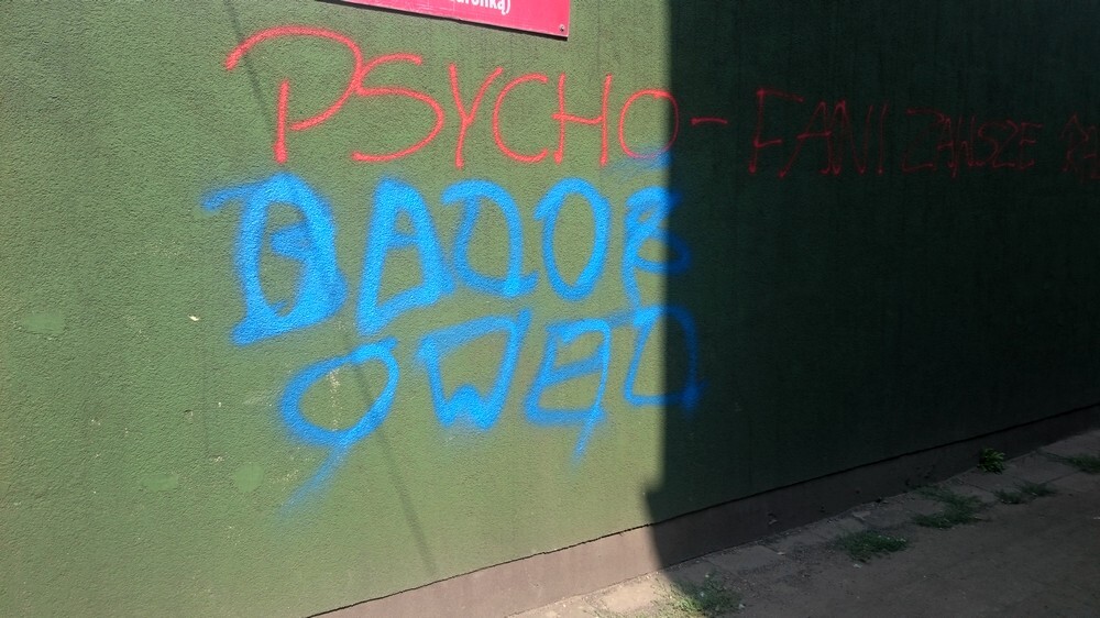 Popisane i zniszczone farbą mury i elewacje - żadne miasto nie jest od tego wolne, nie ma też stuprocentowo skutecznego sposobu na zwalczanie takiego wandalizmu.