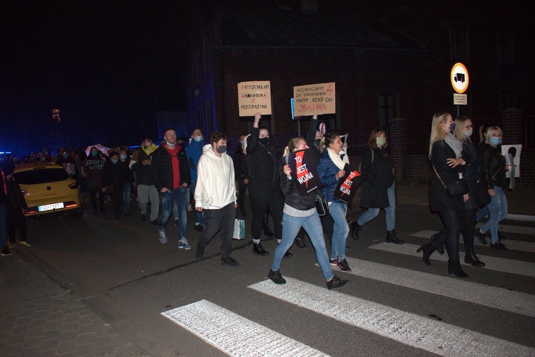 Ulicami Świętochłowic przeszła kolejna manifestacja w sprawie orzeczenia Trybunału Konstytucyjnego dotyczącego aborcji.