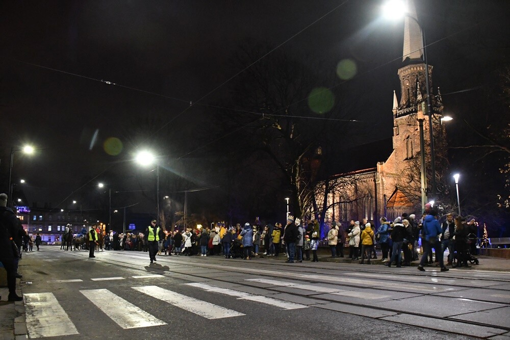 Dziś Święto Objawienia Pańskiego potocznie zwane świętem Trzech Króli. Z tej okazji ulicami Świętochłowic przemaszerował barwny orszak.

fot. Jacek Knapik
