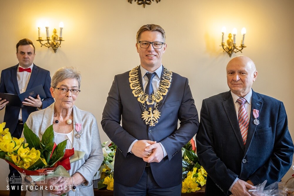 Siedem małżeństw świętowało ostatnio "Złote Gody" - czyli 50-lecie pożycia małżeńskiego. Pary ze Świętochłowic wzięły udział w uroczystości organizowanej przez Urząd Miasta.